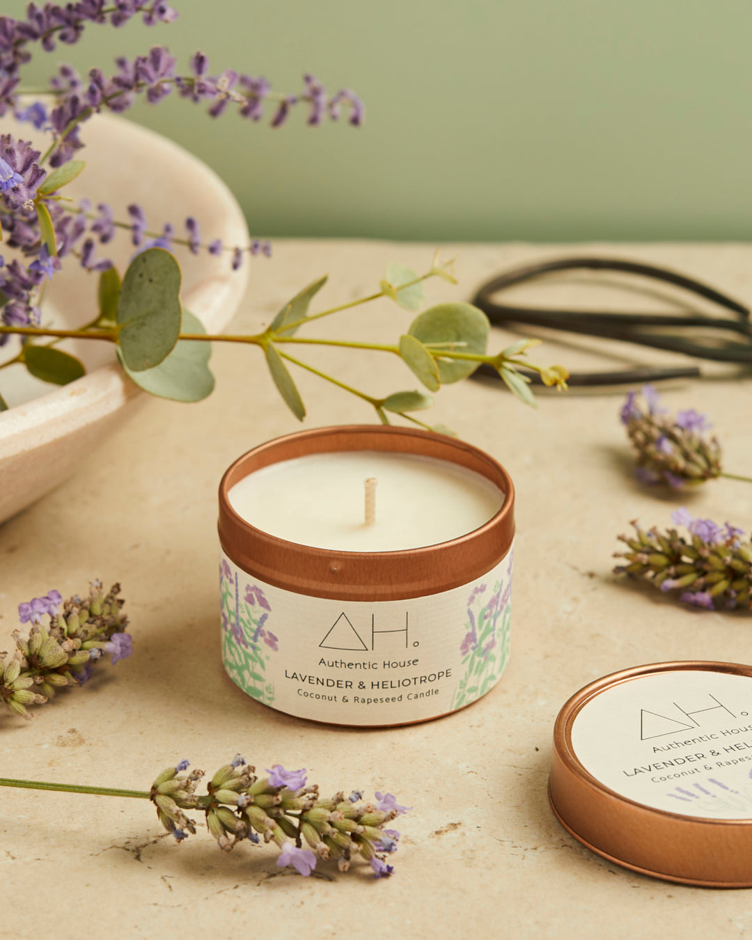 Lavender & heliotrope coconut rapeseed candle with lavender and eucalyptus stems