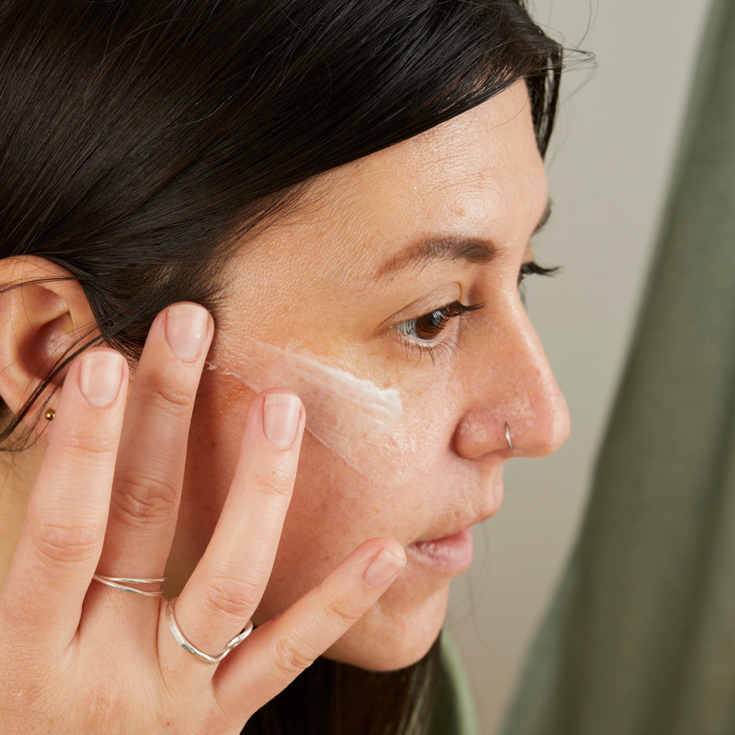 Michelle applying Way of Tea Cleansing Cream to her cheek