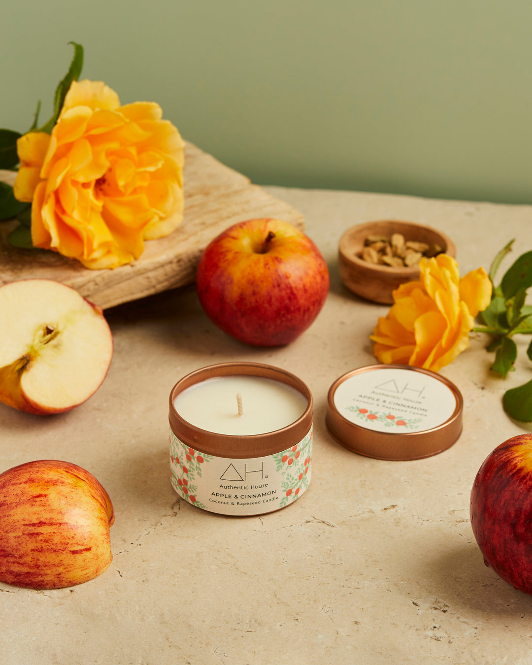Apple & cinnamon coconut rapeseed candle with apples and roses