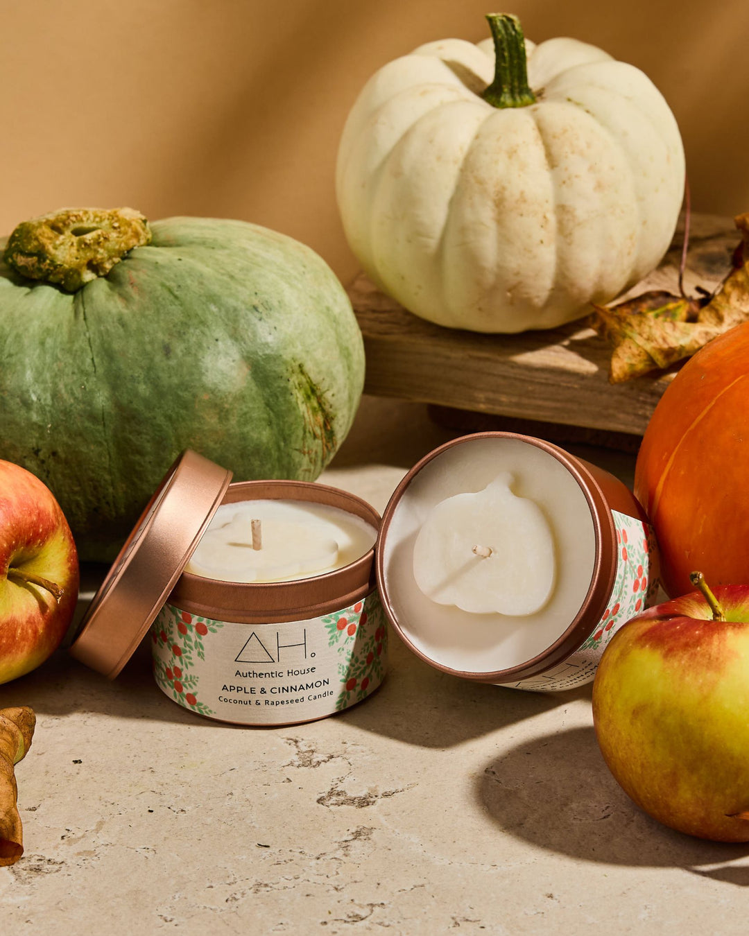 Apple and cinnamon candle with pumpkin top Authentic House